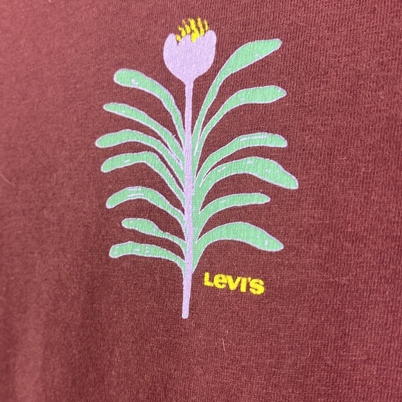 Levi’s burgundy short sleeve Tshirt - Picture 2 of 4